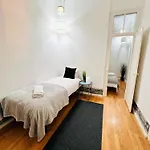 In Alfama, Location In Ostello Lisbona