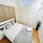 In Alfama, Location In