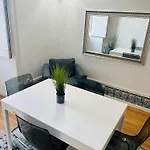 In Alfama, Location In Ostello *
