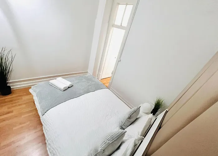 In Alfama, Location In *